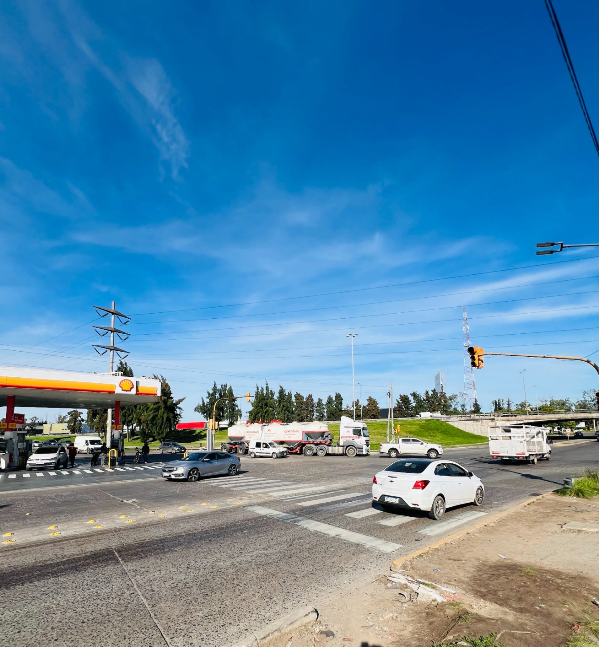 Local Colectora Este Panamericana y Henry Ford