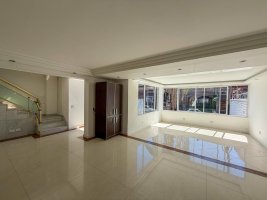 House For Sale 4‑bedroom Martinez Garage Pool Exchange