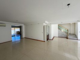 House For Sale 4‑bedroom Martinez Garage Pool Exchange