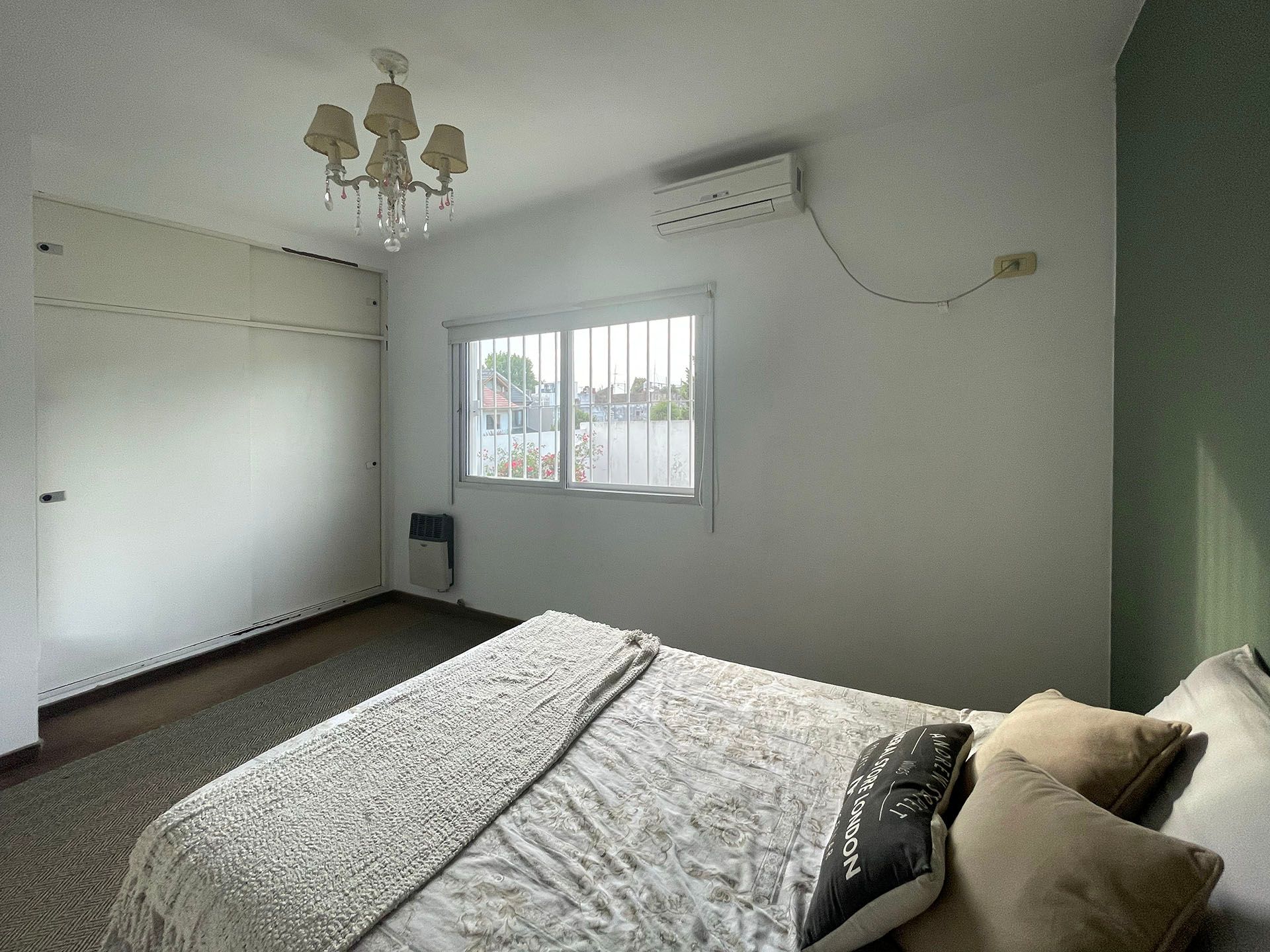 Casa triplex 5 amb en Olivos con jardín y cochera