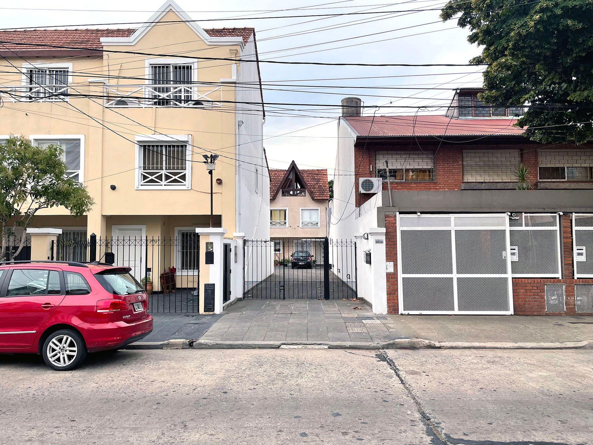 Casa triplex 5 amb en Olivos con jardín y cochera