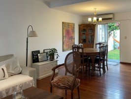 Triplex House 3‑bedroom in Olivos with garden and garage