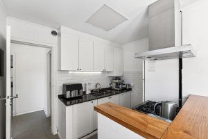 For Sale House 3-bedroom with garage renovated