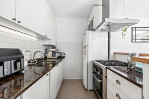 For Sale House 3-bedroom with garage renovated