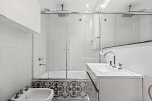 For Sale House 3-bedroom with garage renovated