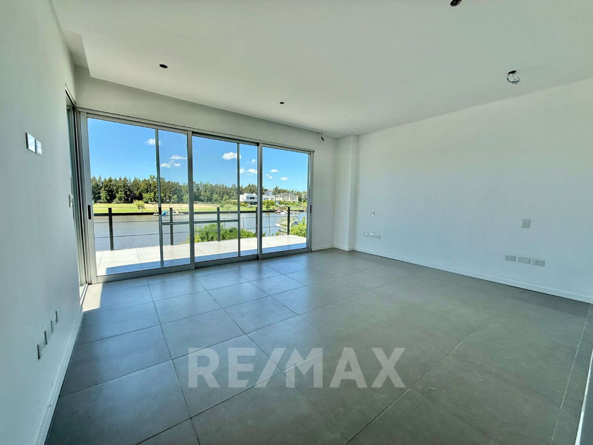 Venta casa al Rio -Tigre - B San Juan- 6 amb