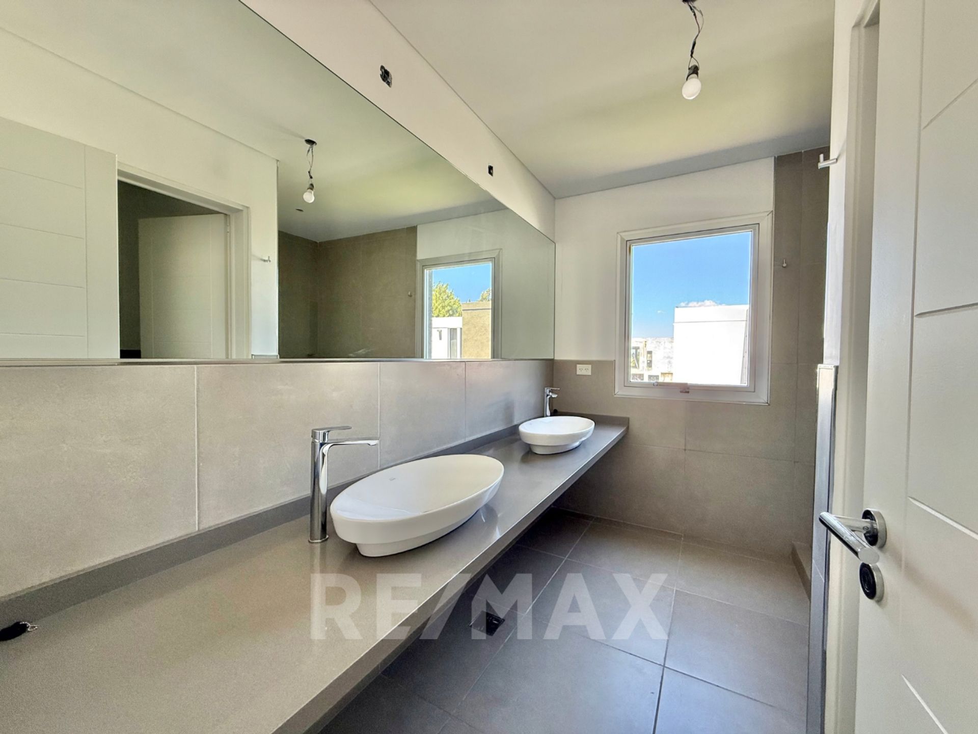 Venta casa al Rio -Tigre - B San Juan- 6 amb