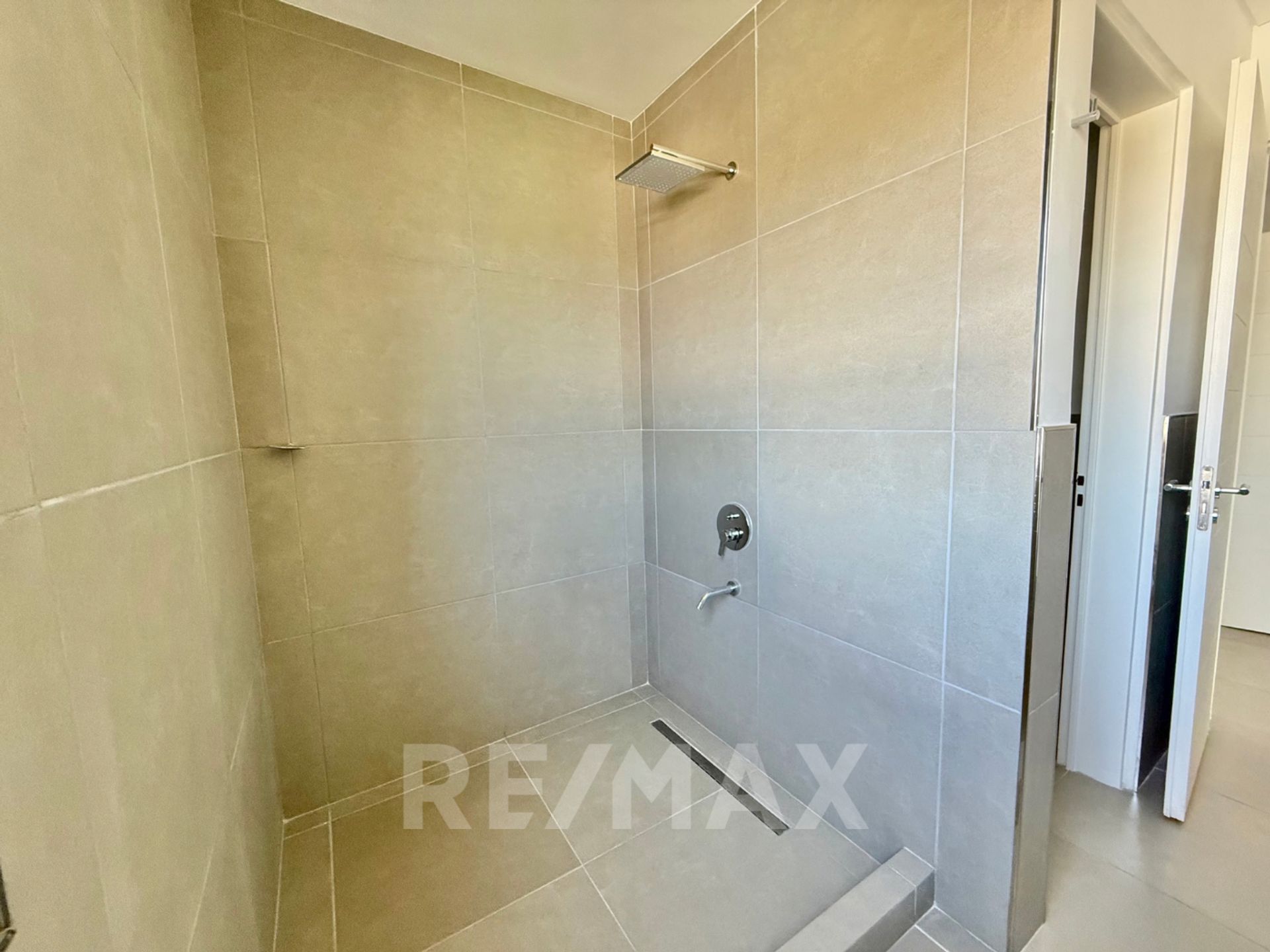 Venta casa al Rio -Tigre - B San Juan- 6 amb