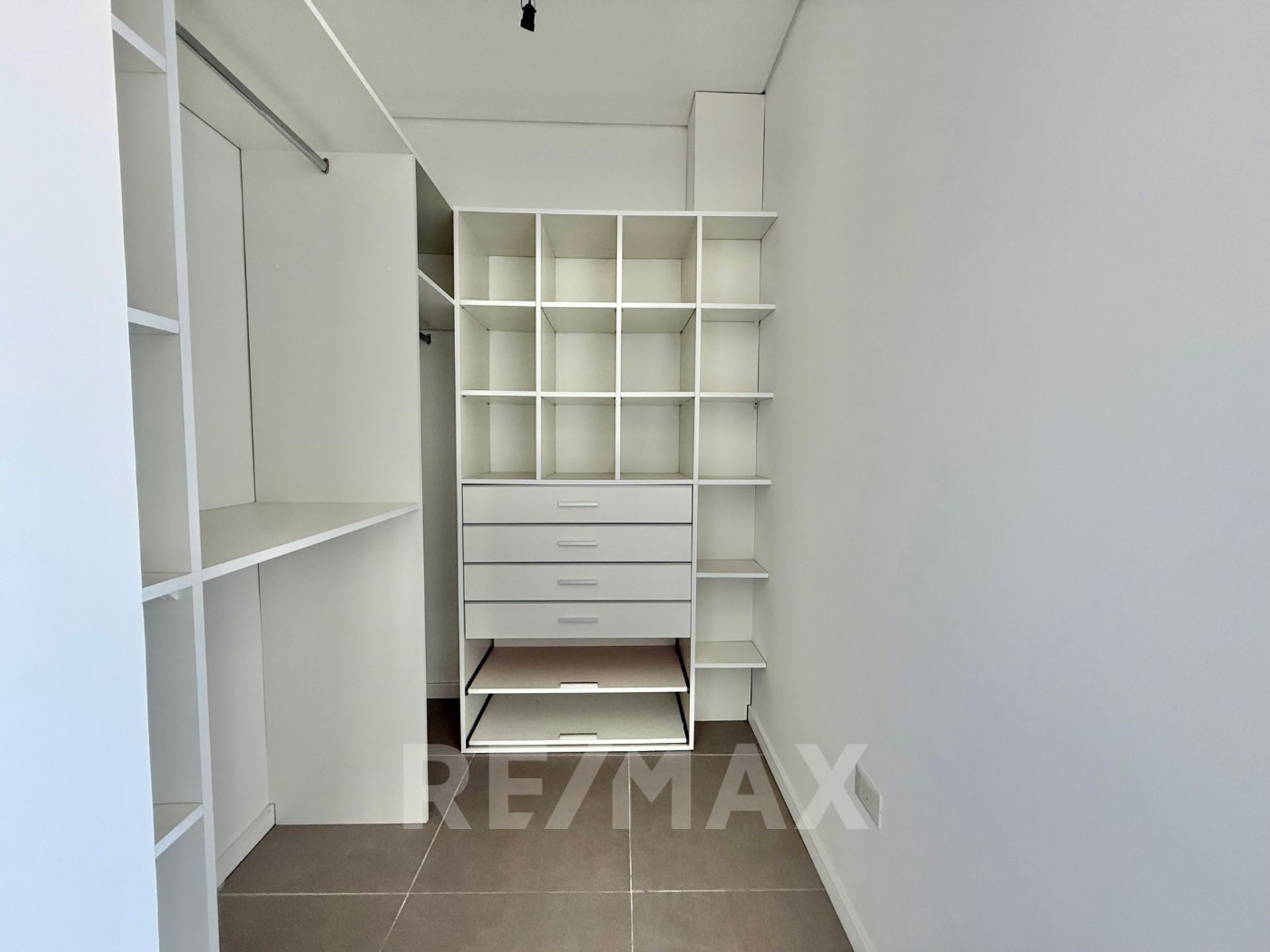 Venta casa al Rio -Tigre - B San Juan- 6 amb