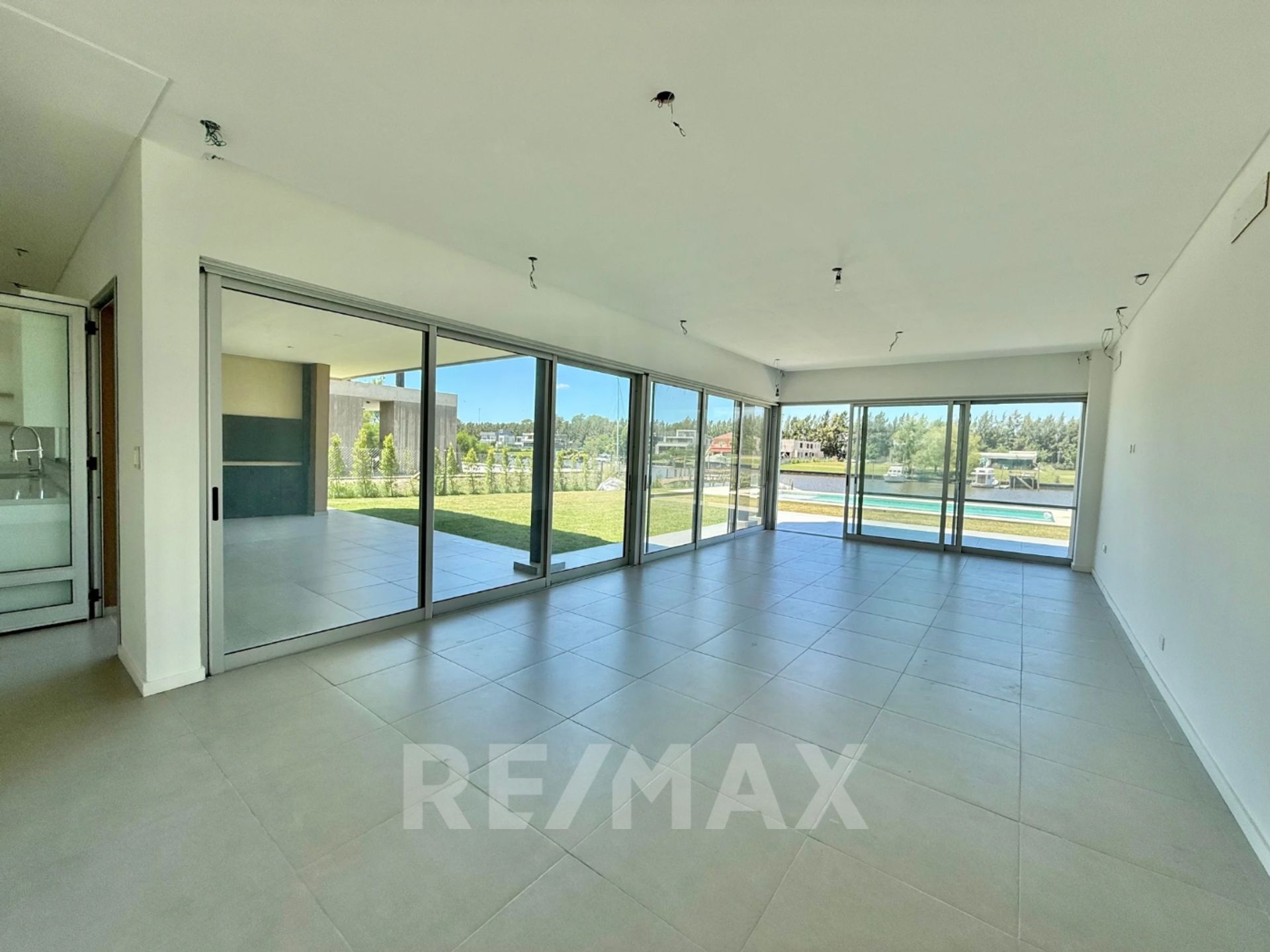 Casa venta B°nautico San Juan al rio Lujan-Tigre