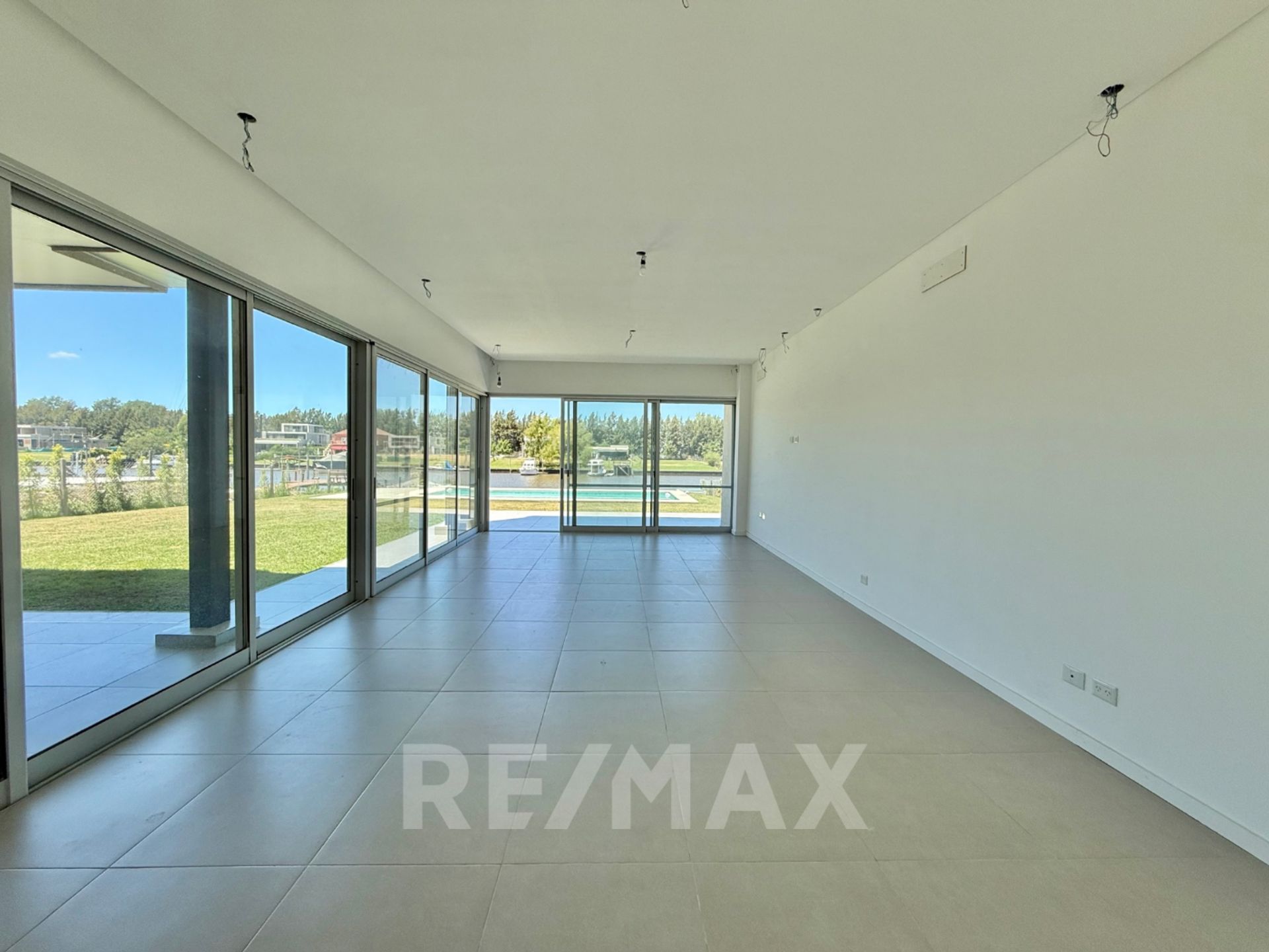 Casa venta B°nautico San Juan al rio Lujan-Tigre