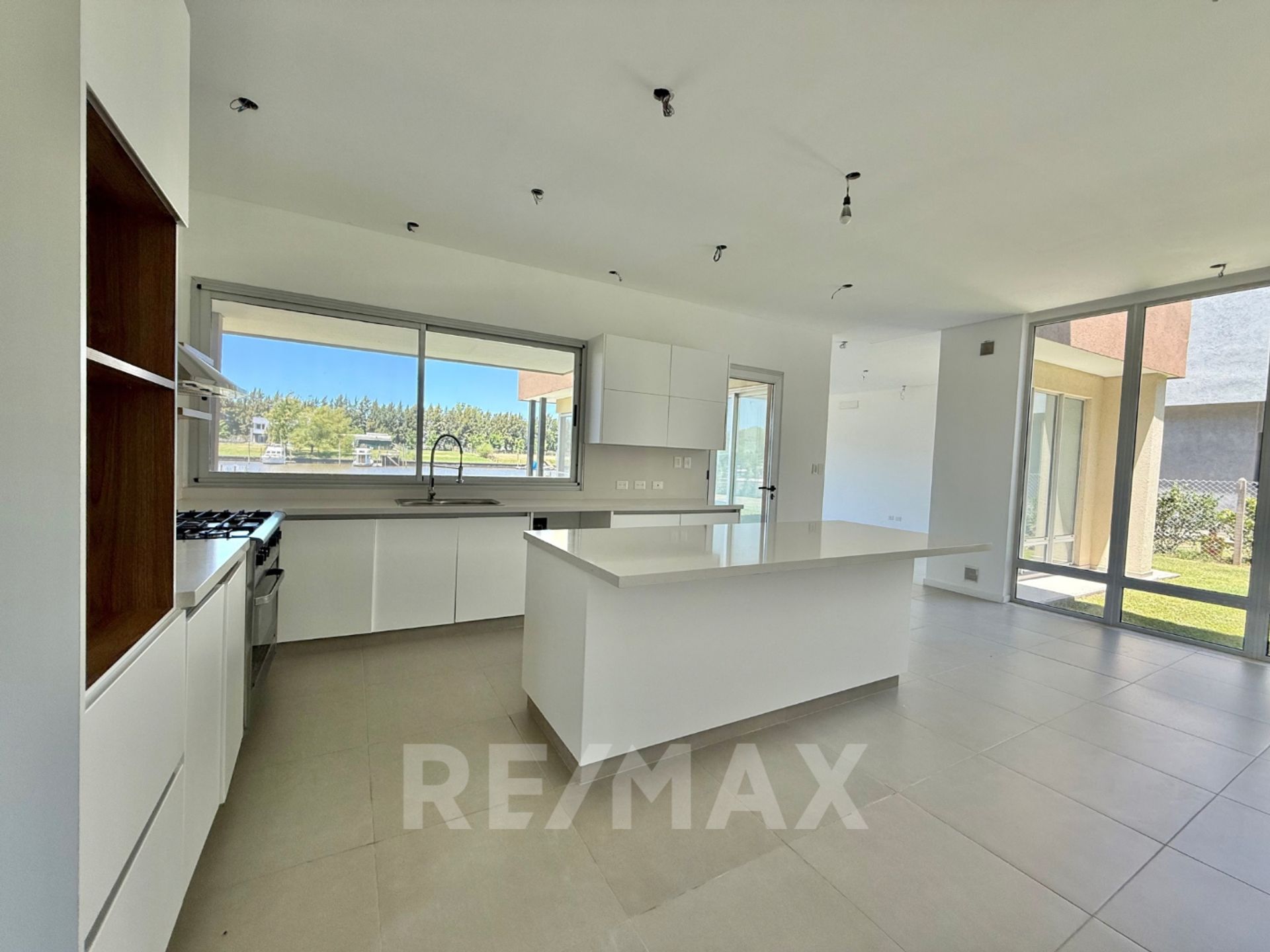 Casa venta B°nautico San Juan al rio Lujan-Tigre
