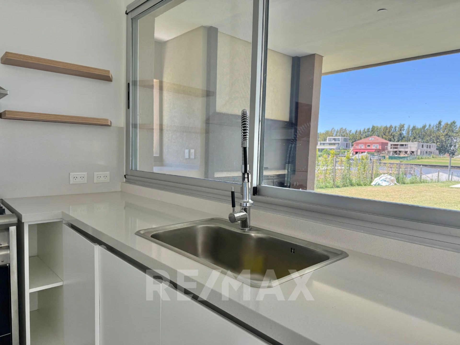 Casa venta B°nautico San Juan al rio Lujan-Tigre