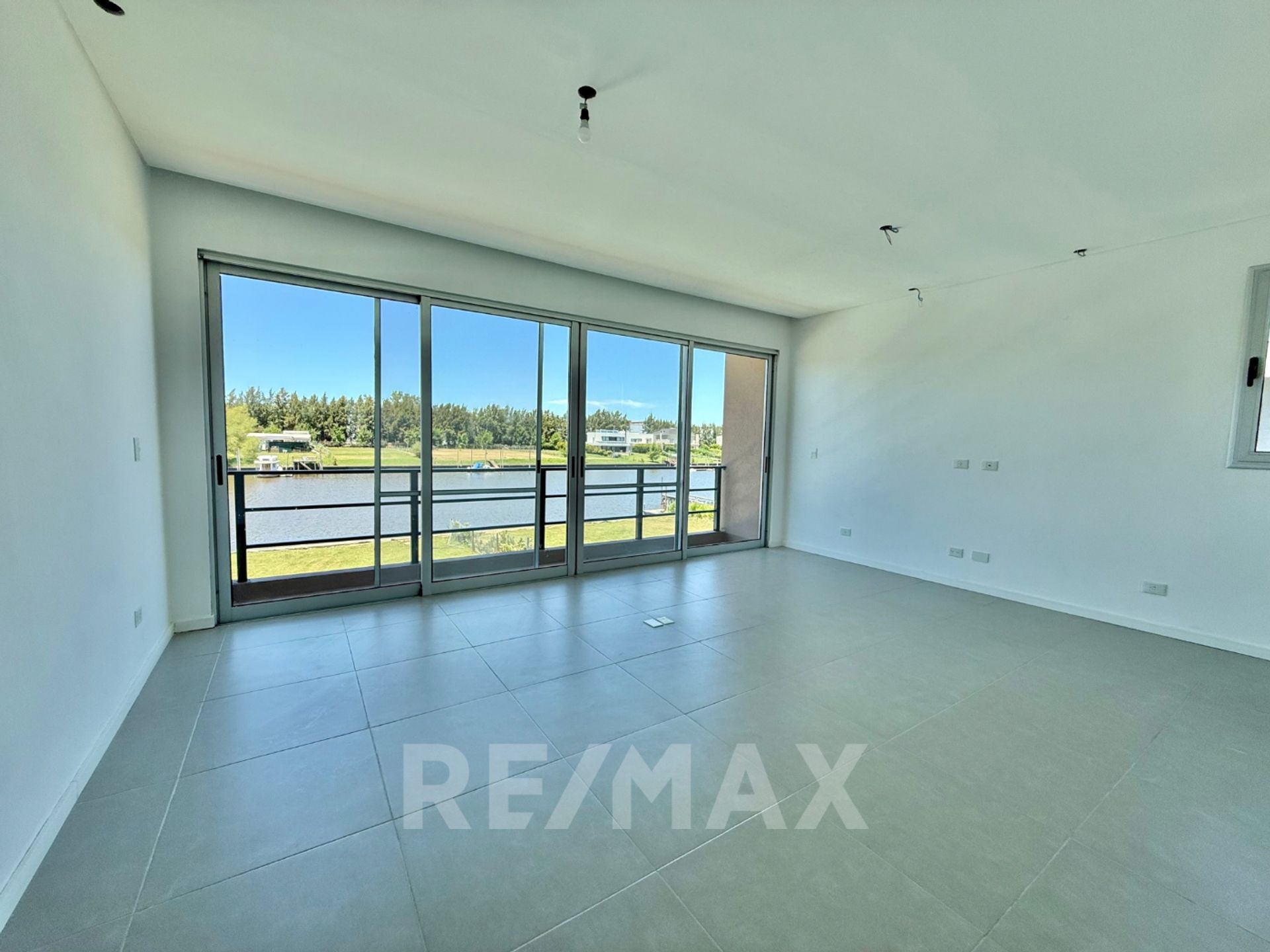 Casa venta B°nautico San Juan al rio Lujan-Tigre