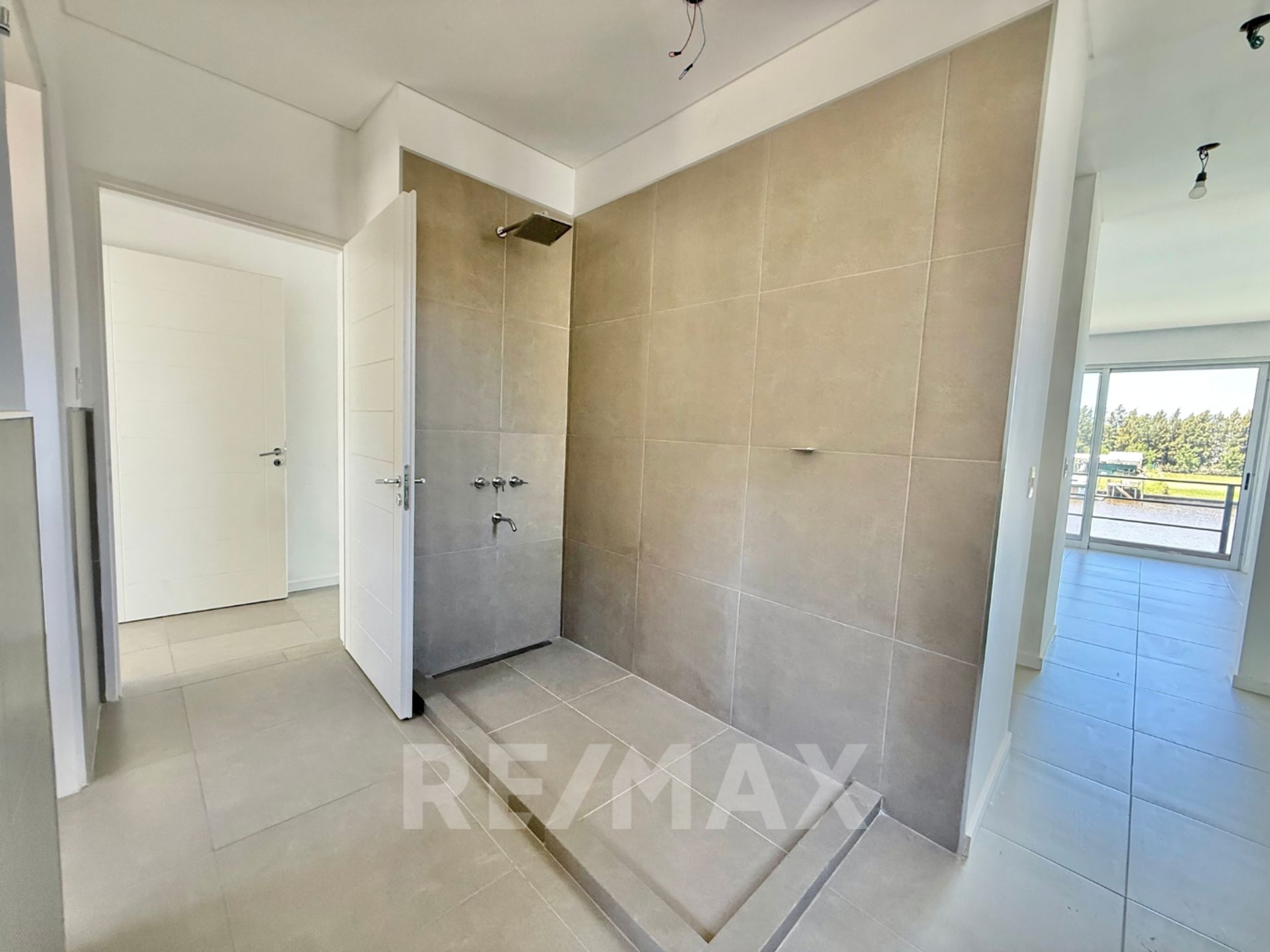 Casa venta B°nautico San Juan al rio Lujan-Tigre