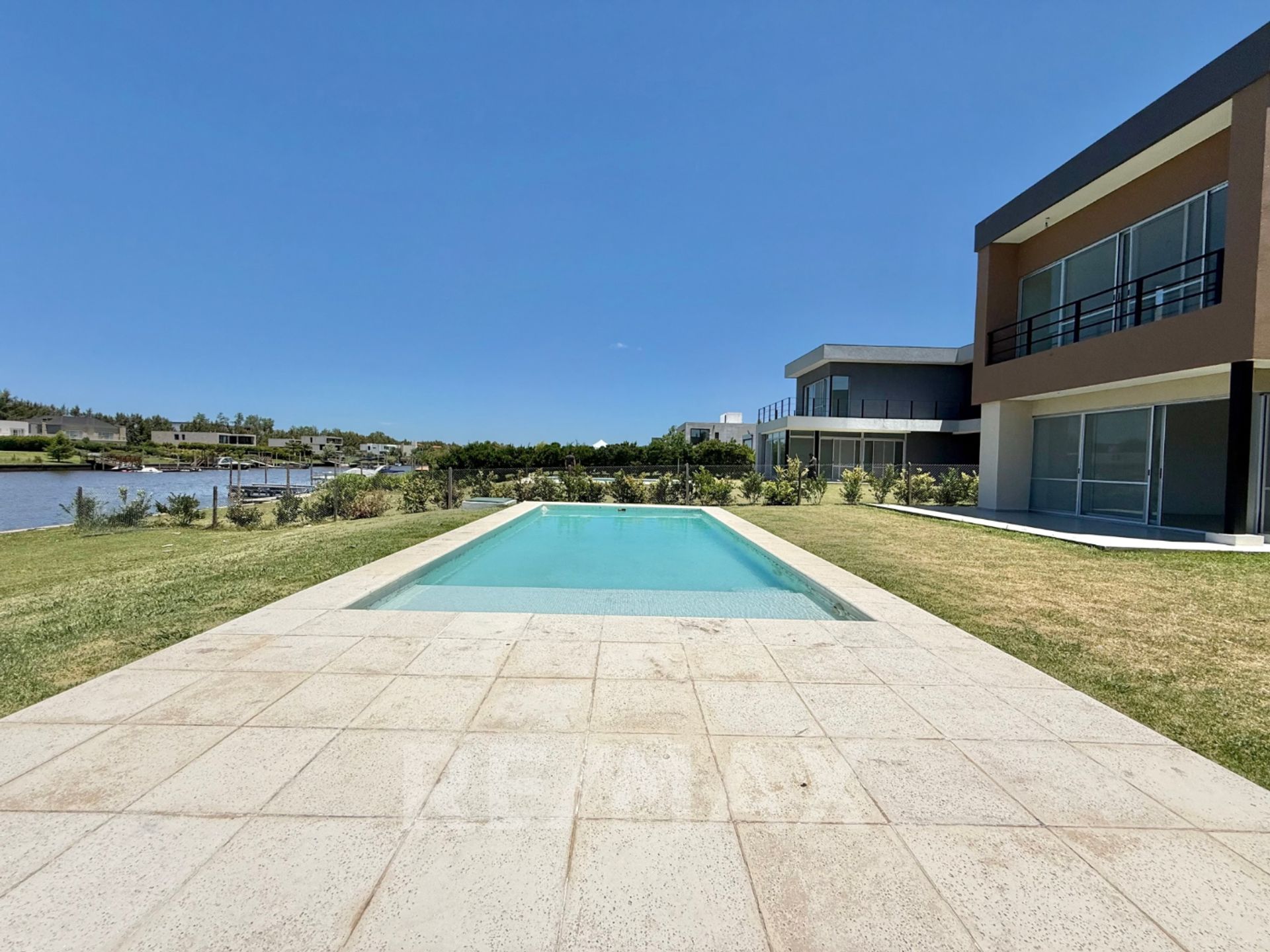 Casa venta B°nautico San Juan al rio Lujan-Tigre