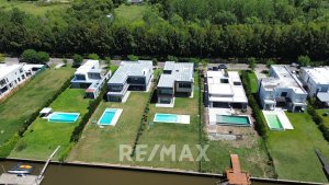 Casa venta B°nautico San Juan al rio Lujan-Tigre