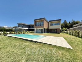 Casa venta B°nautico San Juan al rio Lujan-Tigre