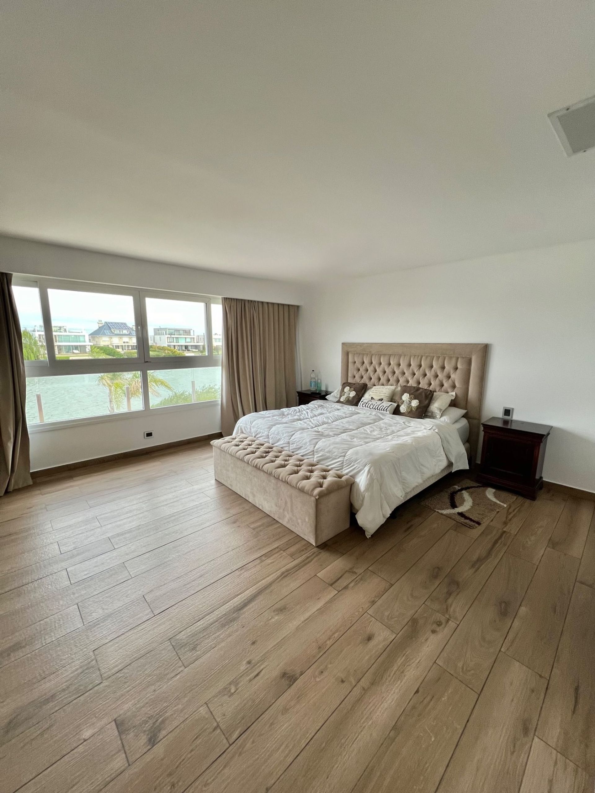 Venta casa al lago barrio El Golf, Nordelta