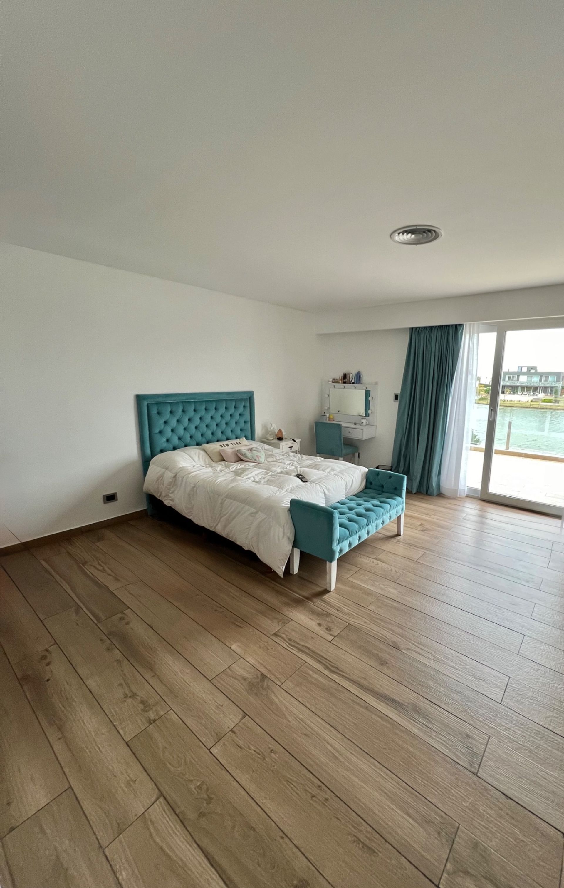 Venta casa al lago barrio El Golf, Nordelta