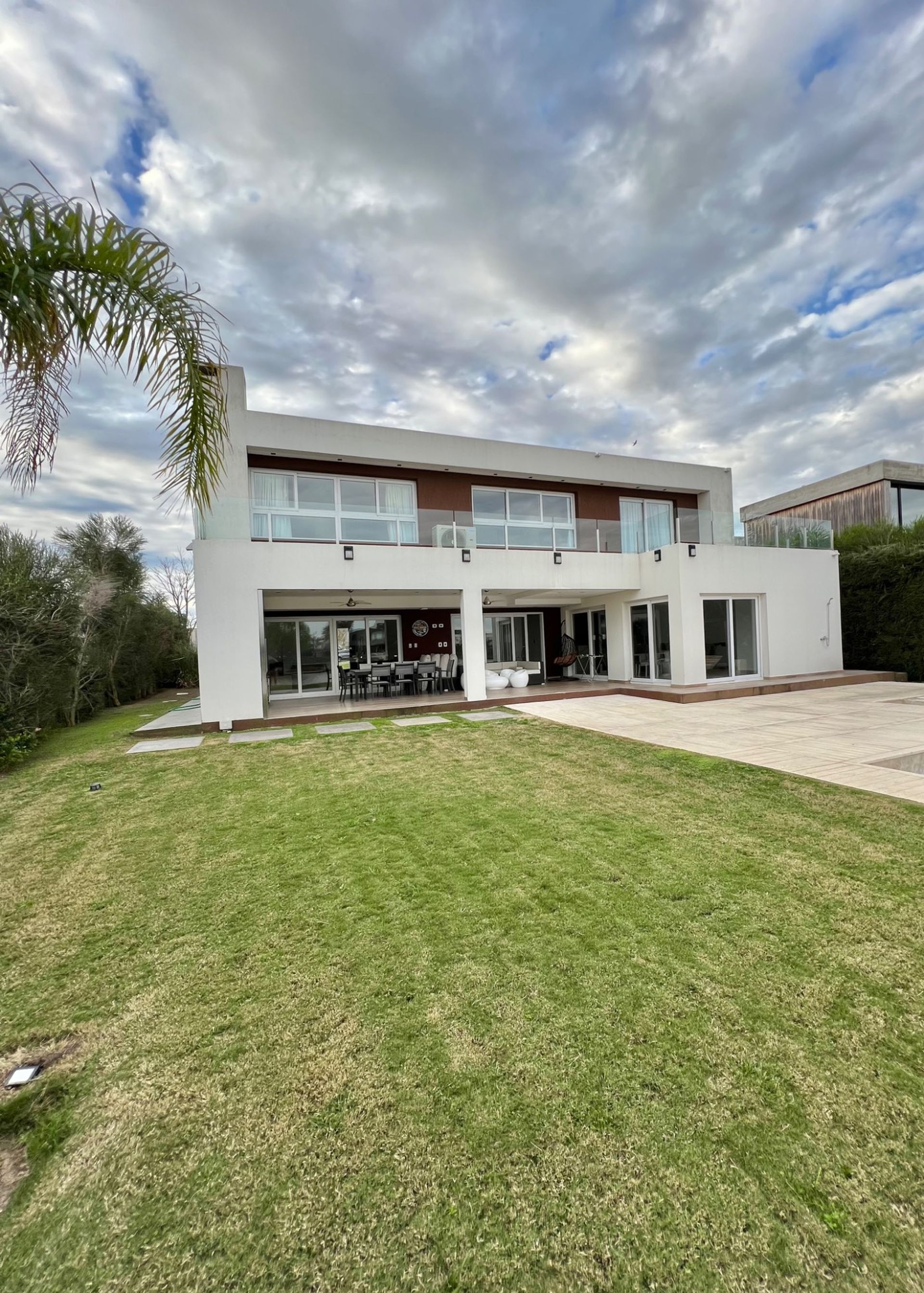 Venta casa al lago barrio El Golf, Nordelta