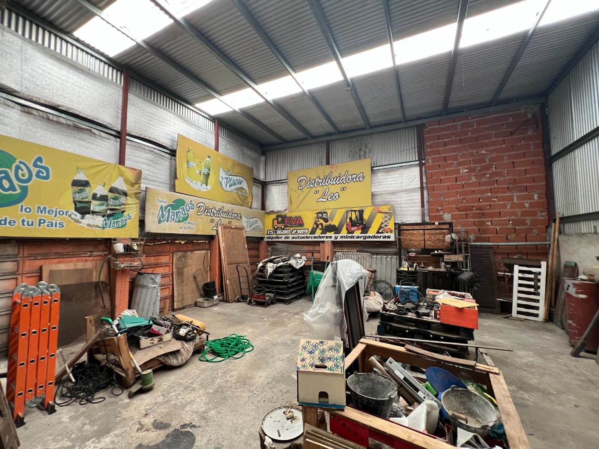 Venta Galpón comercial, vivienda y pileta
