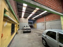 Venta Galpón comercial, vivienda y pileta