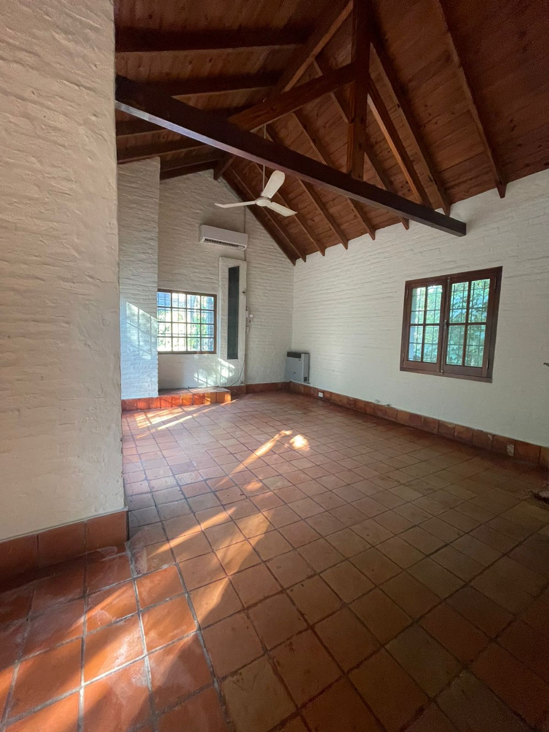 Alquiler casa con parque y pileta