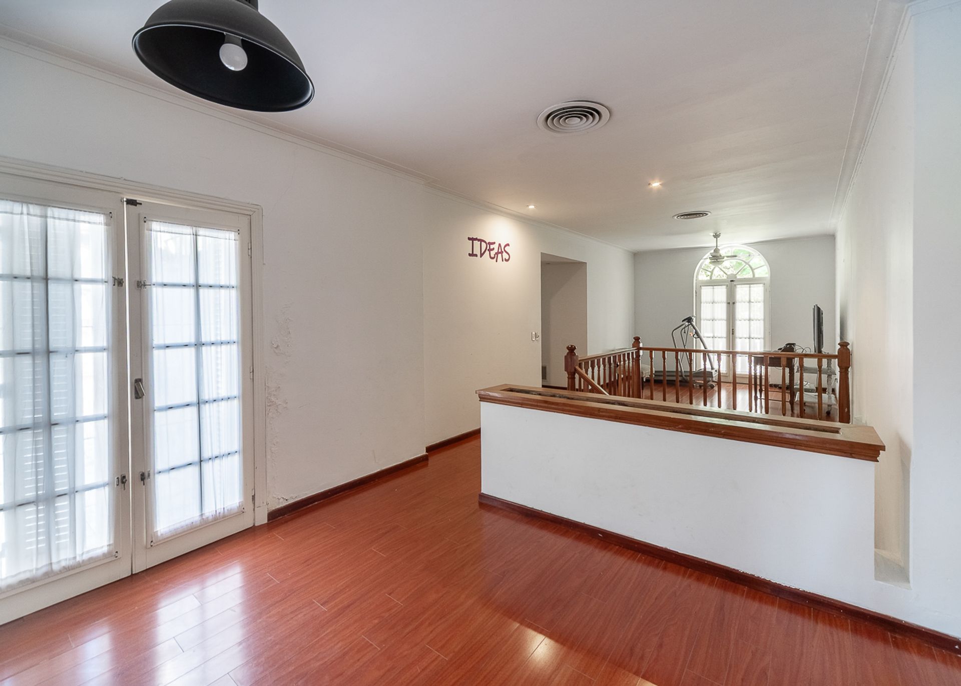 Venta de casa 6 ambientes en Martinez Apto Credito