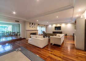 Venta de casa 6 ambientes en Martinez con pileta