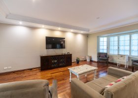 Venta de casa 6 ambientes en Martinez con pileta