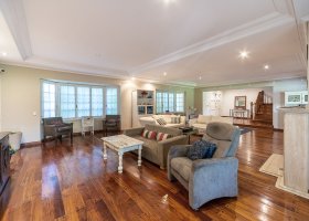 Venta de casa 6 ambientes en Martinez con pileta