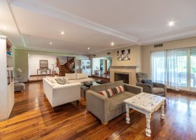 Venta de casa 6 ambientes en Martinez con pileta