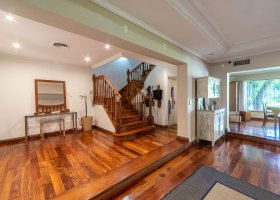 Venta de casa 6 ambientes en Martinez con pileta