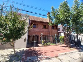 Venta casa 5 amb, jardín, cochera parrilla Olivos