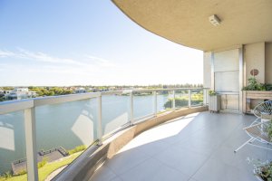 3-bedroom Bright 2 parking spaces Lake view Acqua II