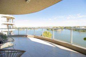 3-bedroom Bright 2 parking spaces Lake view Acqua II