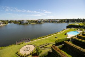 3-bedroom Bright 2 parking spaces Lake view Acqua II