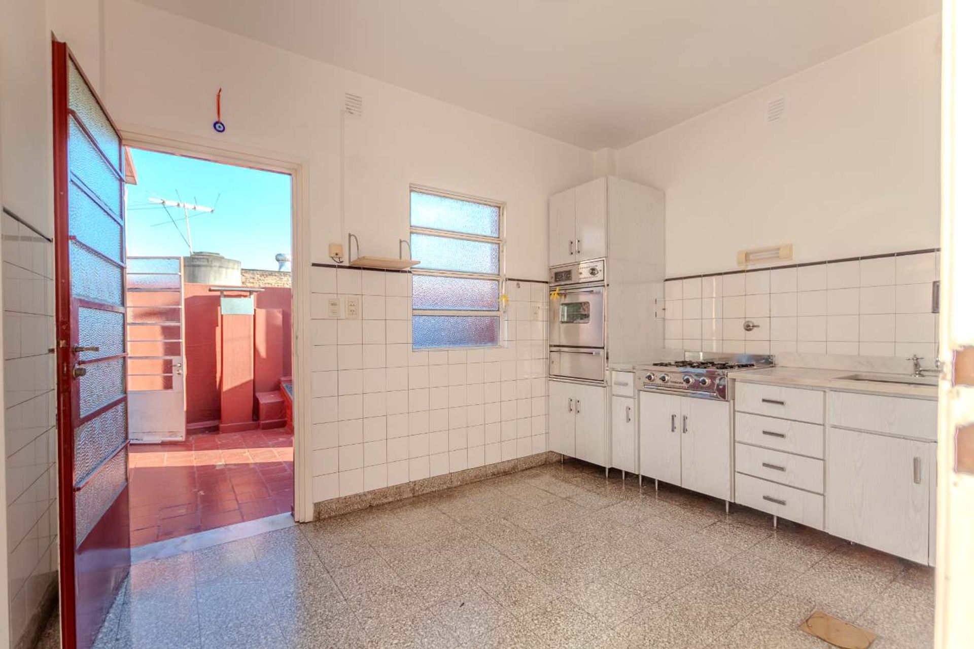 VENTA CASA LOCAL DEPTO APTA CRED. en V. MARTELLI.
