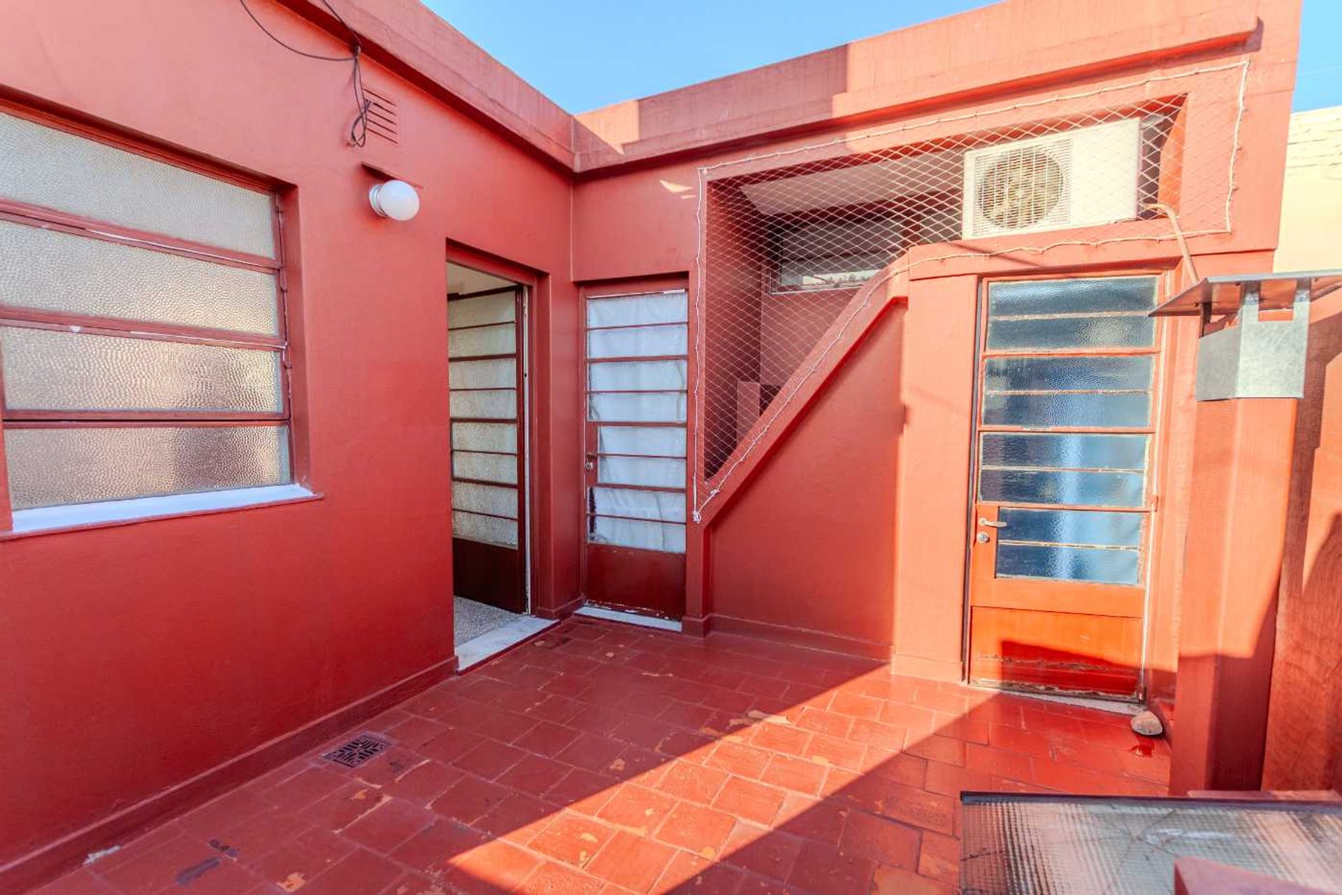 VENTA CASA LOCAL DEPTO APTA CRED. en V. MARTELLI.