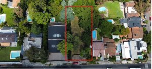 Lot 1097 m2 in Las Lomas de San Isidro