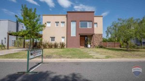 House at the lagoon in San Gabriel, Villanueva, Tigre