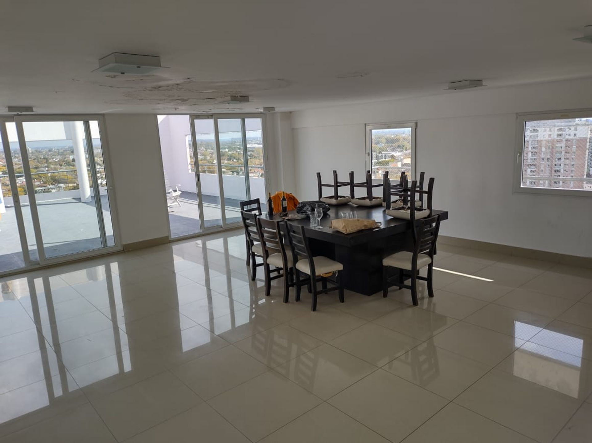 2 ambs luminoso. Amenities. Cochera cubierta