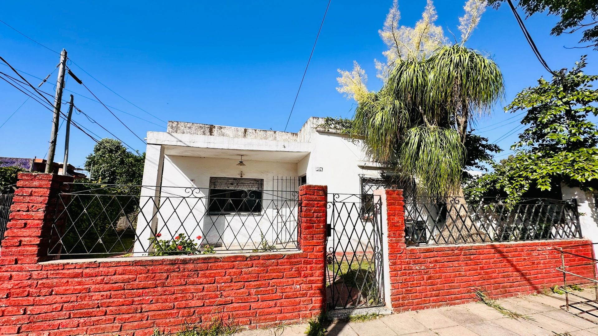 Lot with House for Renovation – Boulogne