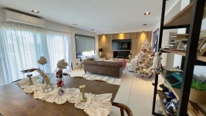 Sale House 4-bedroom San Gabriel at La Laguna