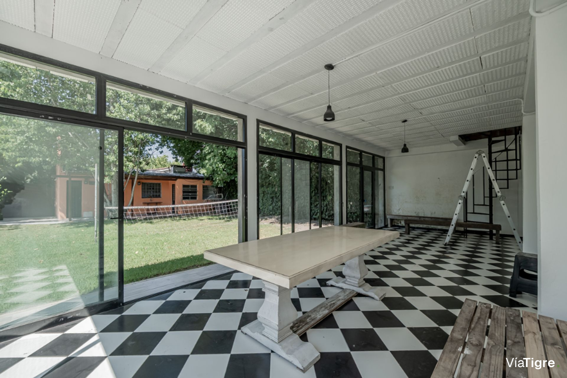 Alquiler casa quinta Benavidez de 1120 m2 c/pileta