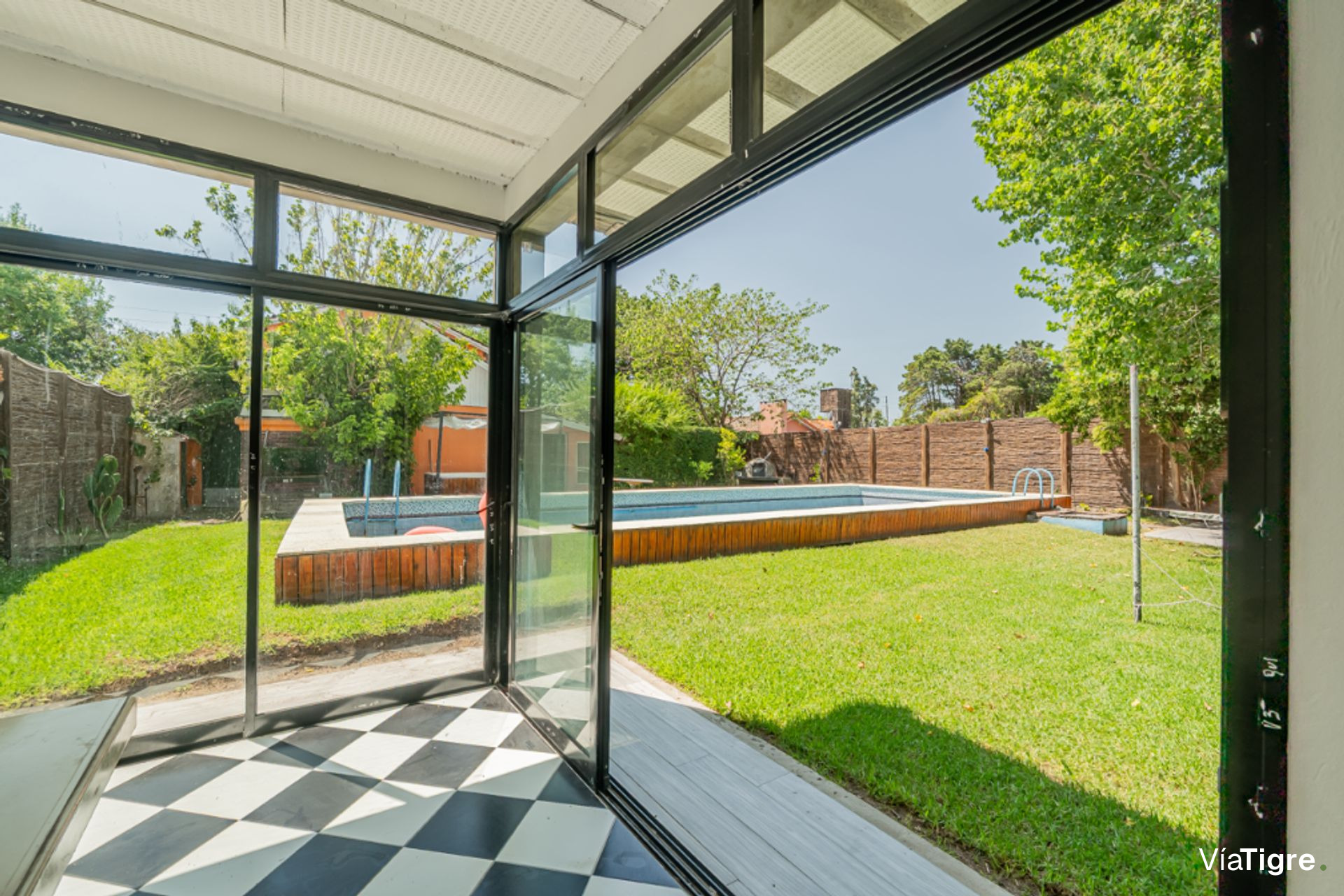 Alquiler casa quinta Benavidez de 1120 m2 c/pileta