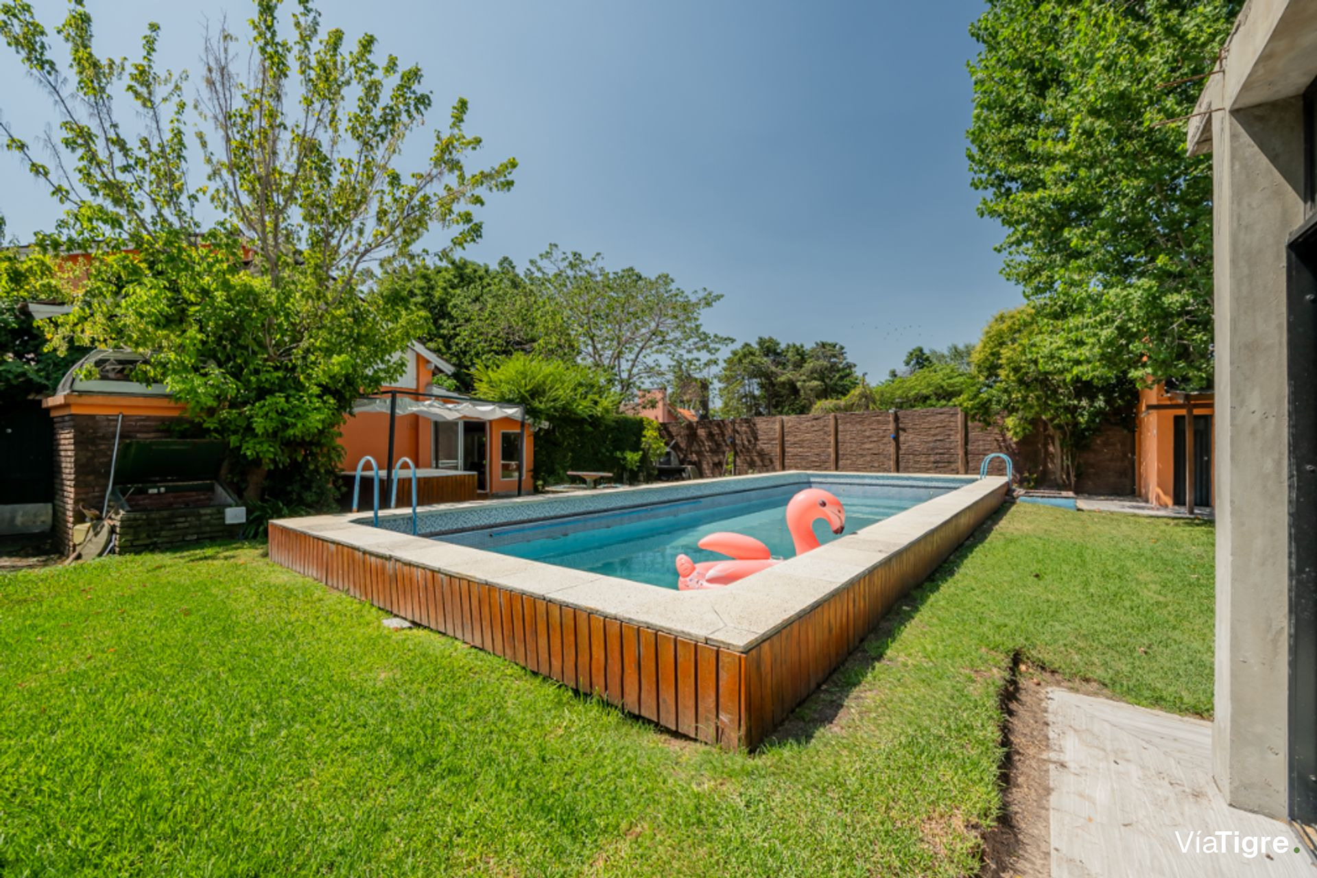 Alquiler casa quinta Benavidez de 1120 m2 c/pileta