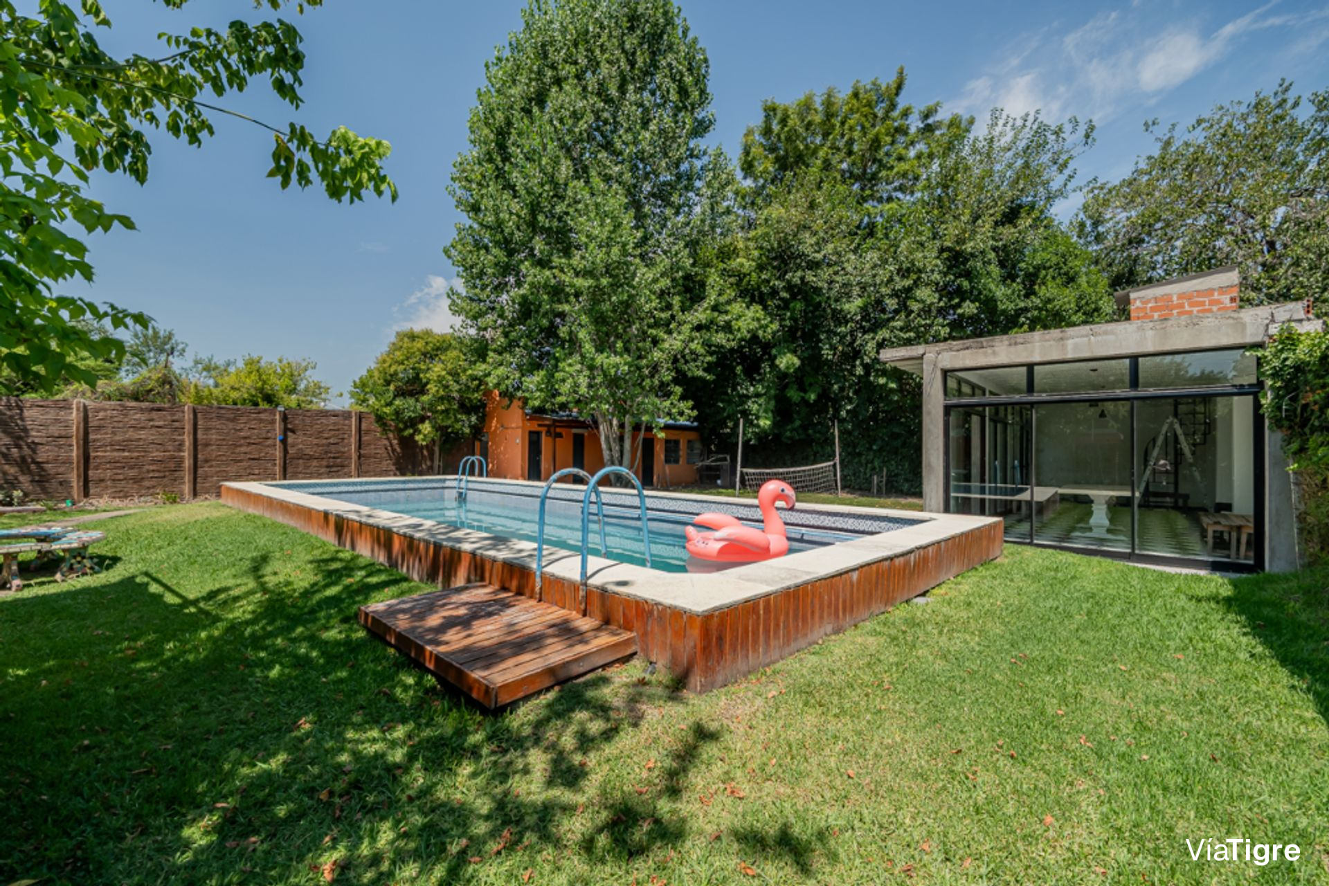 Alquiler casa quinta Benavidez de 1120 m2 c/pileta