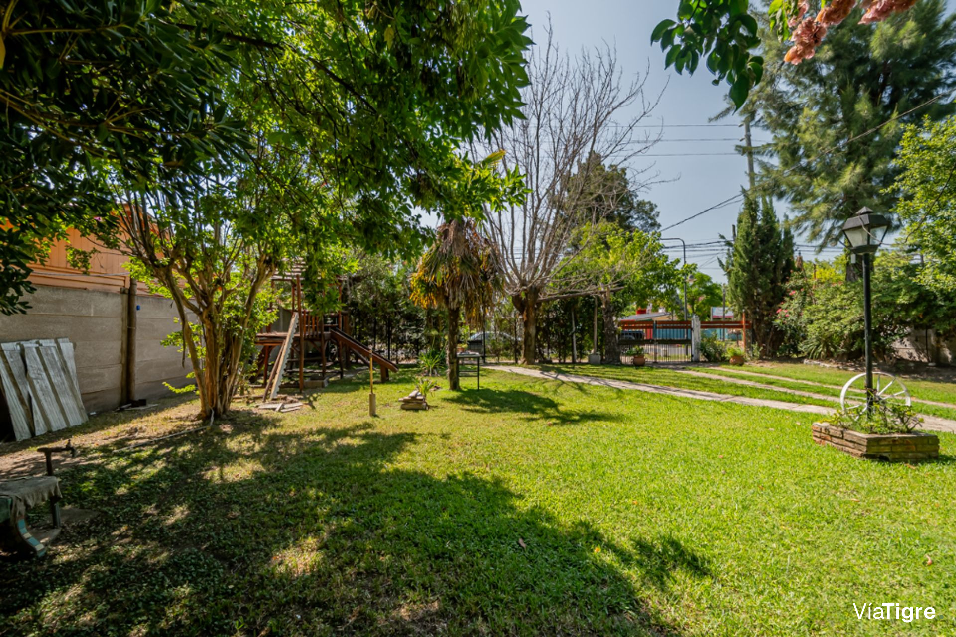 Alquiler casa quinta Benavidez de 1120 m2 c/pileta